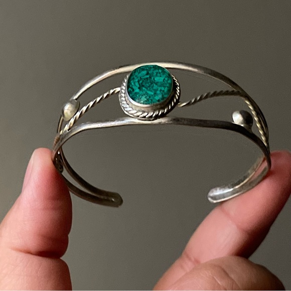 Vintage | Green Turquoise Chip Inlay Stamped Alpaca Mexico Cuff Bracelet - Picture 11 of 16
